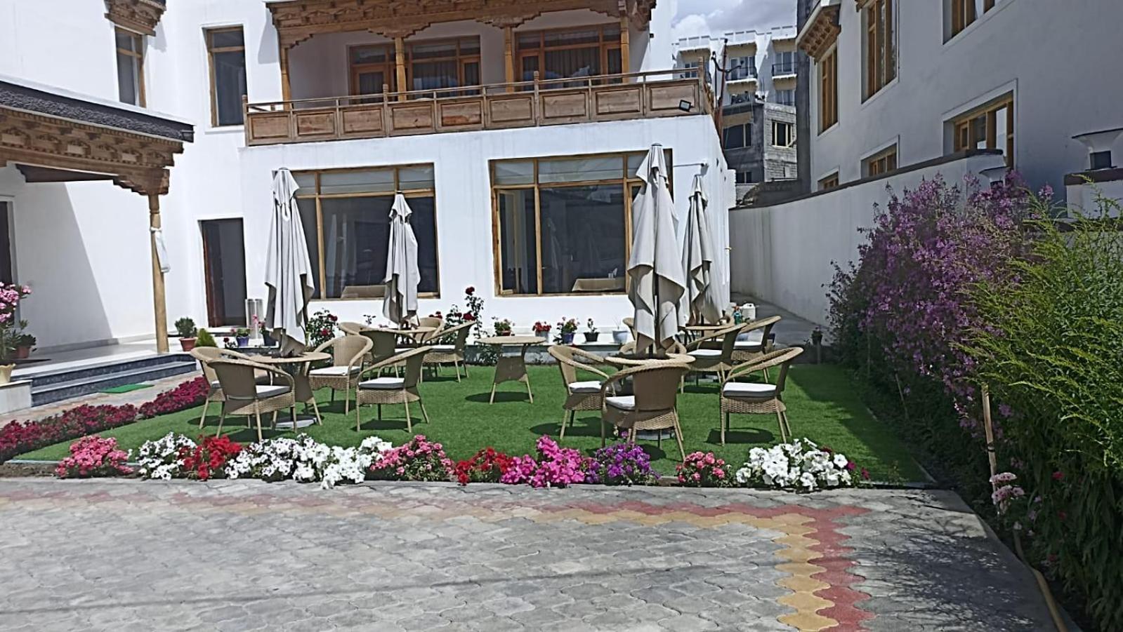 Lha-Zes Hotel Leh Exterior photo