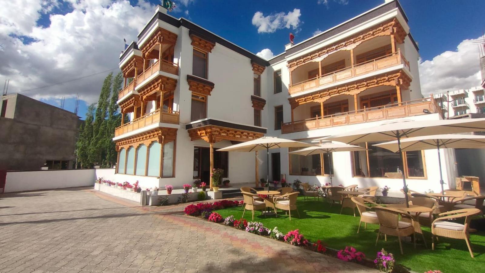 Lha-Zes Hotel Leh Exterior photo