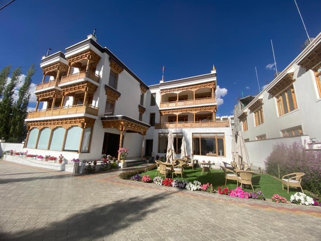 Lha-Zes Hotel Leh Exterior photo